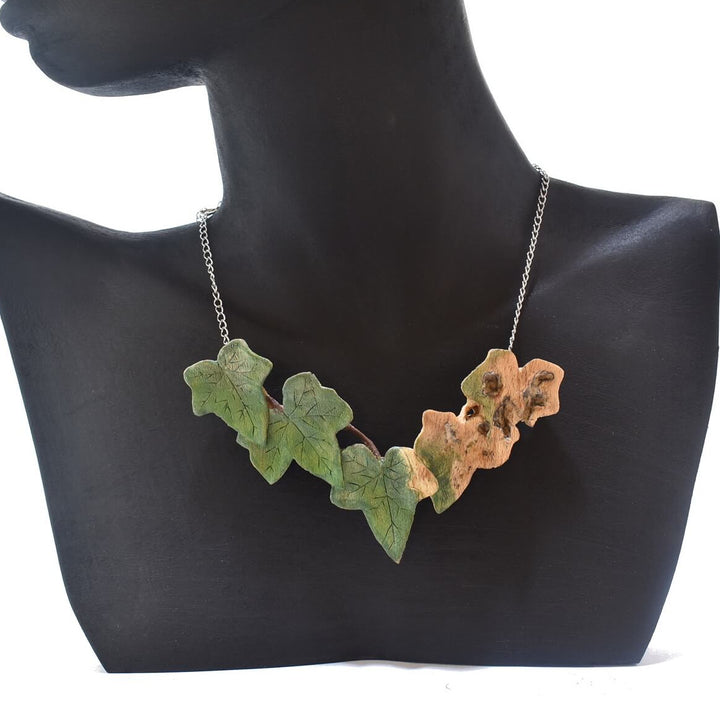 collana di legno foglie edera
