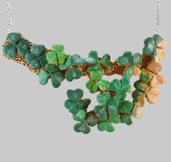 collana trifogli in legno