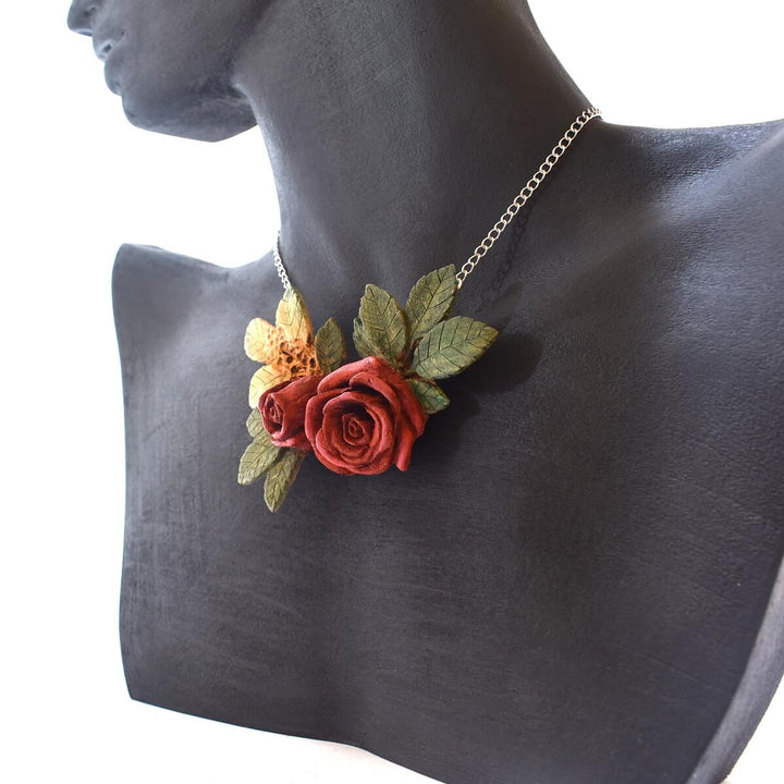 collana in legno rose