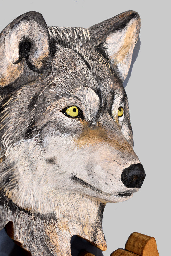wolf sculpture wood